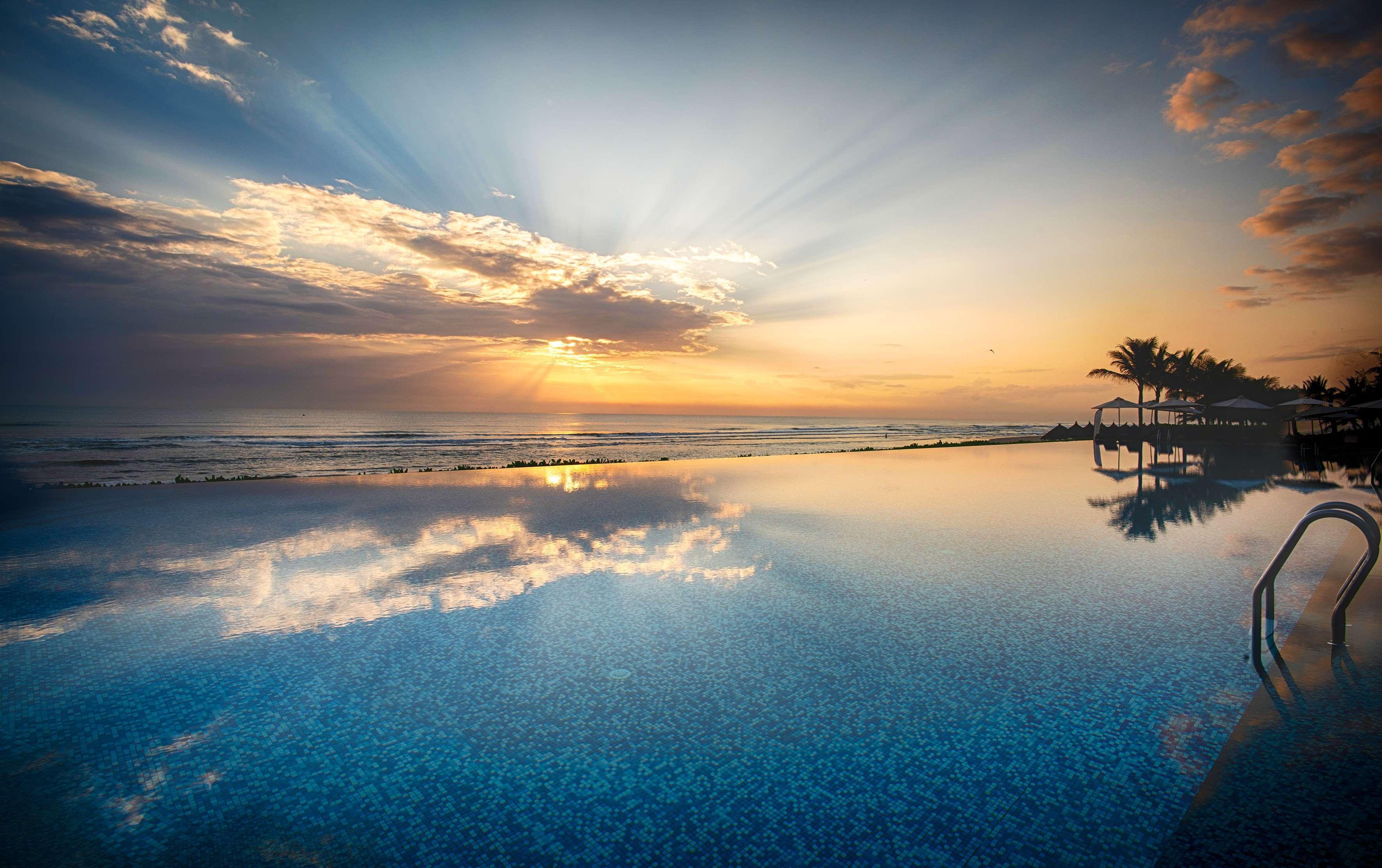 Melia Danang Beach Resort Exterior photo