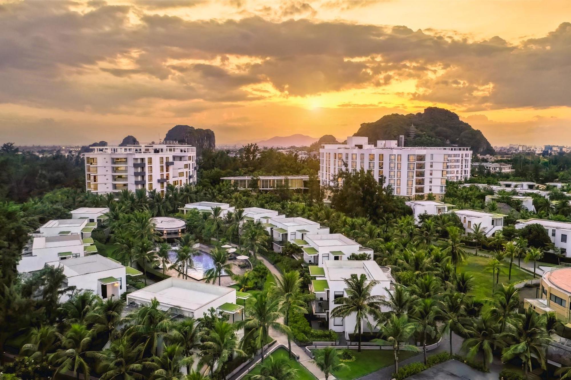 Melia Danang Beach Resort Exterior photo